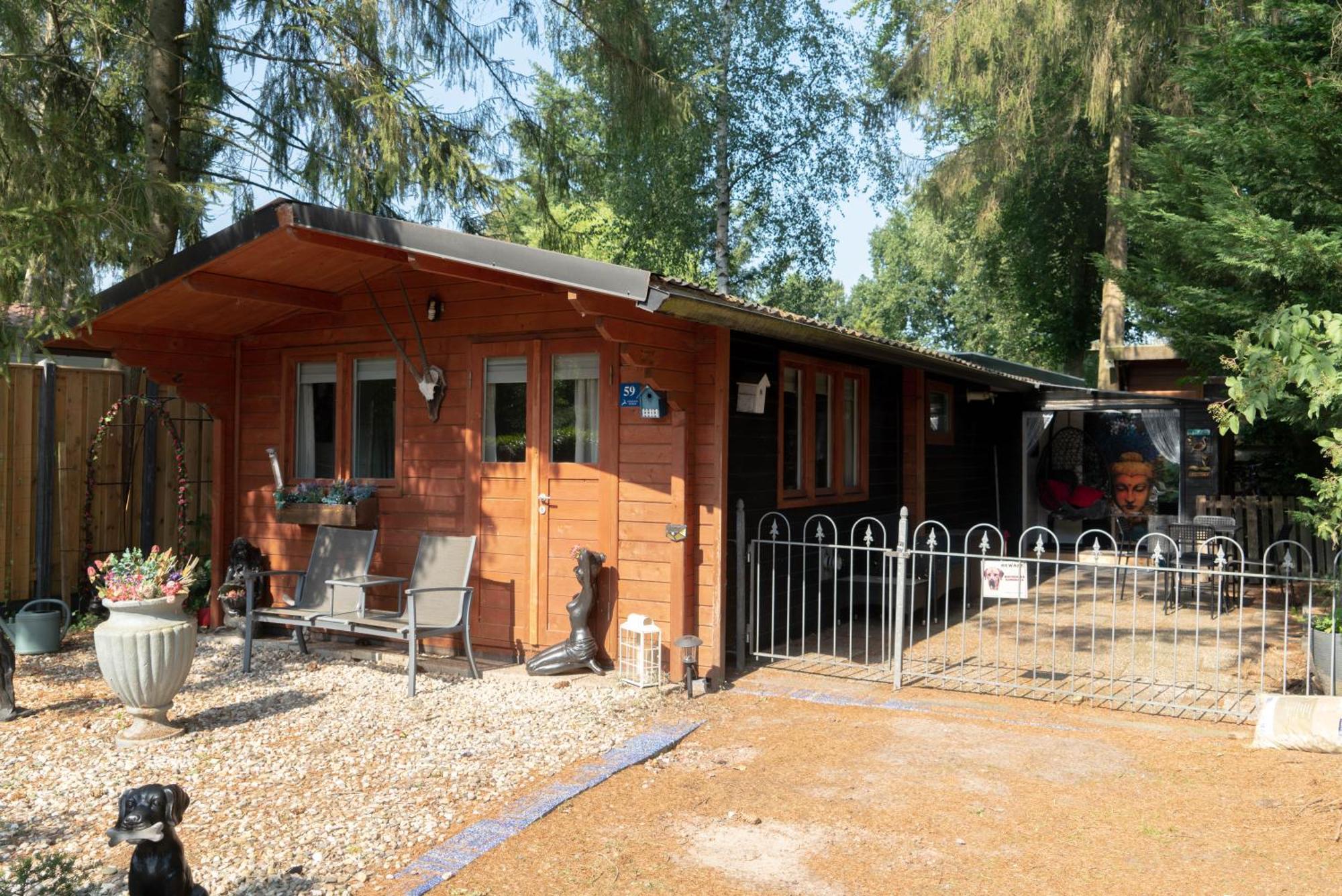 Chalet Op Een Rustig Park In De Natuur Putten Exterior photo
